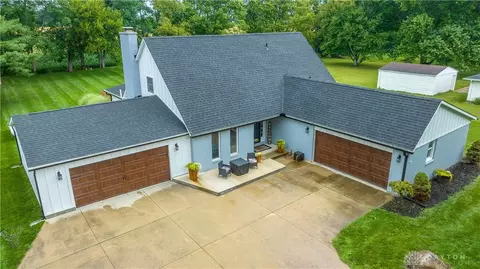 125 Crestwood Dr, Troy, OH 45373