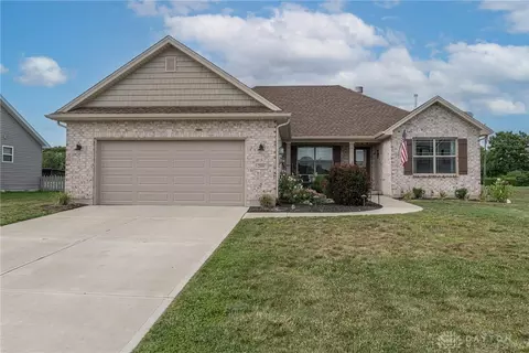 204 Oakridge Ct, Carlisle, OH 45005
