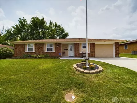 7302 Belle Plain Dr, Huber Heights, OH 45424