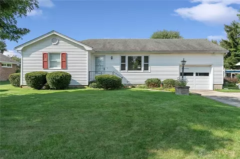 1295 Westmoor Dr, Wilmington, OH 45177