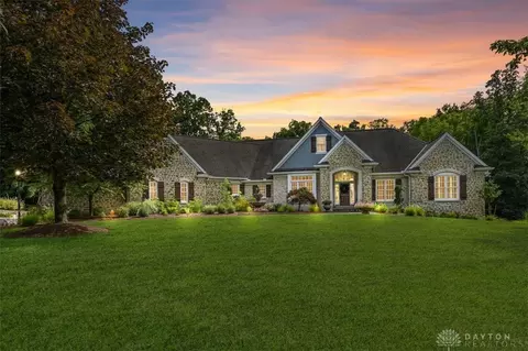 895 Sanctuary Ln, Maineville, OH 45039