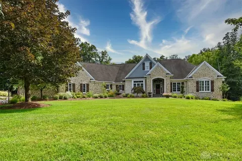 895 Sanctuary Ln, Maineville, OH 45039 photo 2
