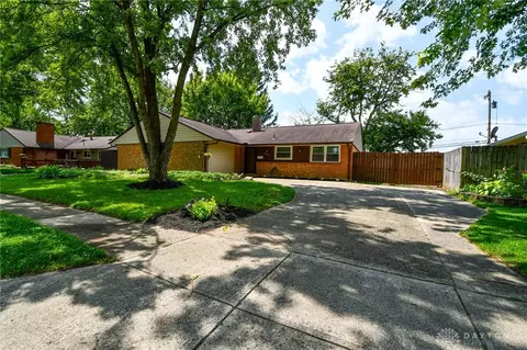 6379 Chippingdon Dr, Huber Heights, OH 45424