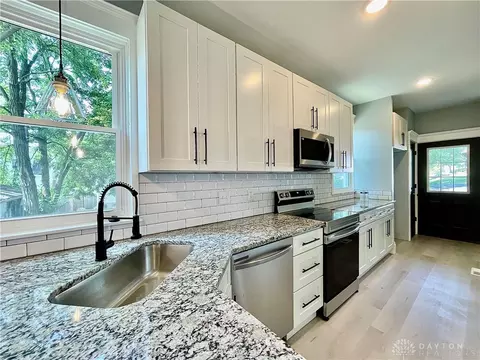 6825 Grace Ave, Cincinnati, OH 45239 photo 2