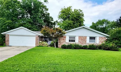 1109 Landsdale Dr, Fairborn, OH 45324