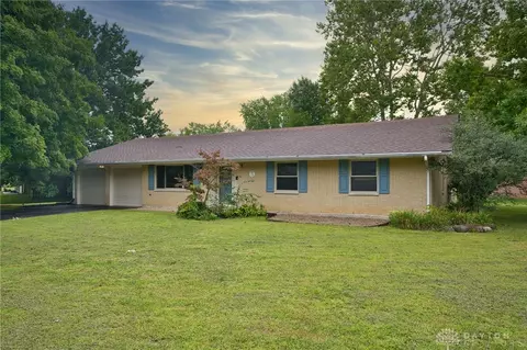 105 Lodewood Dr, Dayton, OH 45458