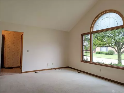 1780 Fox Ridge Dr, Springfield, OH 45503 photo 3