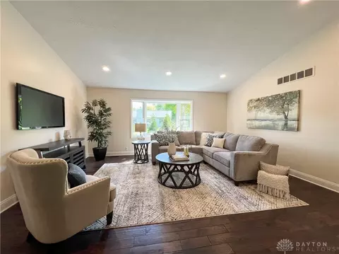8631 Pondridge Dr, Maineville, OH 45039 photo 2