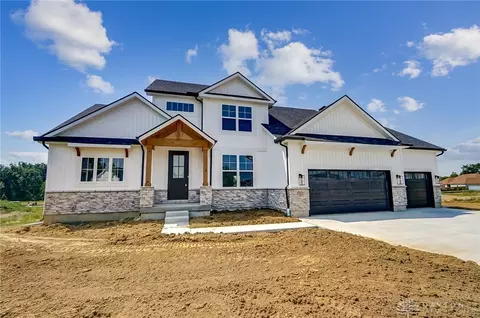 7878 Wedgemere Cir, Huber Heights, OH 45424