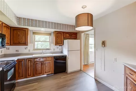 2352 Derr Rd, Springfield, OH 45503 photo 7