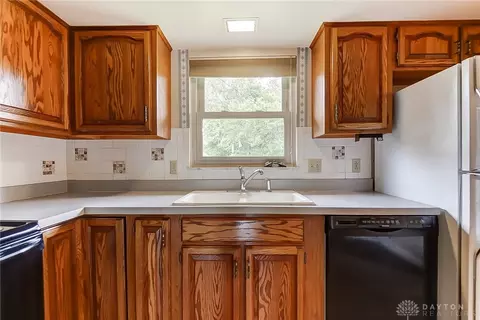 2352 Derr Rd, Springfield, OH 45503 photo 9