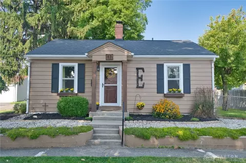 17 Miles Ave, Tipp City, OH 45371
