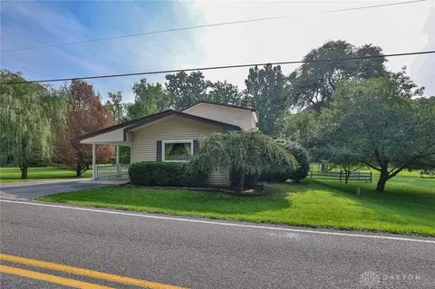 960 N Hampton Rd, Springfield, OH 45504 photo 2