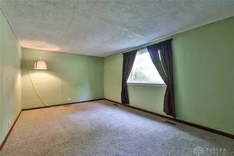 960 N Hampton Rd, Springfield, OH 45504 photo 4