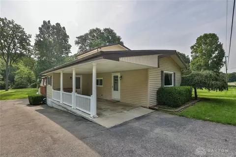 960 N Hampton Rd, Springfield, OH 45504