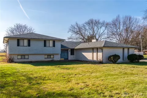 6410 Studebaker Rd, Tipp City, OH 45371