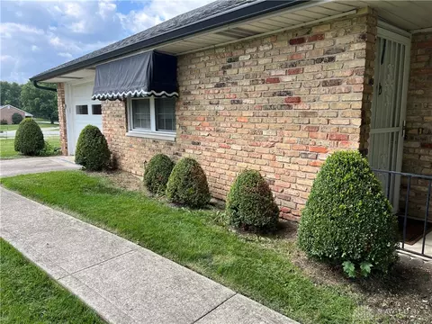 2255 Manhattan Blvd, Springfield, OH 45504 photo 3