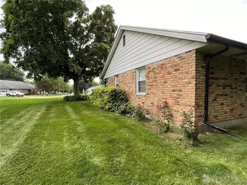 2255 Manhattan Blvd, Springfield, OH 45504 photo 8