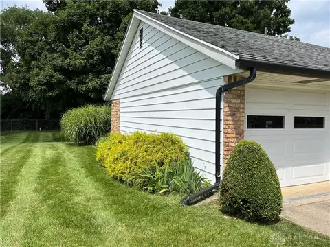 2255 Manhattan Blvd, Springfield, OH 45504 photo 7