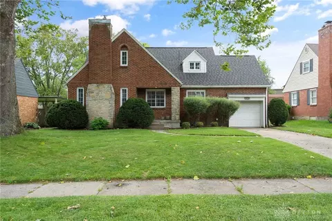 135 Canterbury Dr, Dayton, OH 45429
