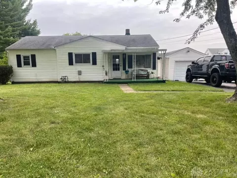8745 Clearcreek Franklin Rd, Springboro, OH 45066