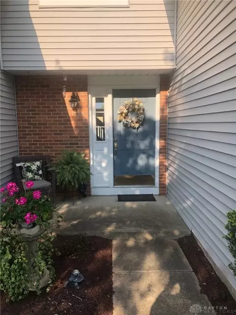 1098 Bay Harbour Cir, Dayton, OH 45458