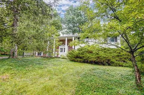 290 Ritchie Ave, Wyoming, OH 45215
