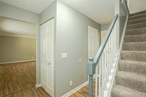 1124 Gracewind Ct, Cincinnati, OH 45231 photo 2