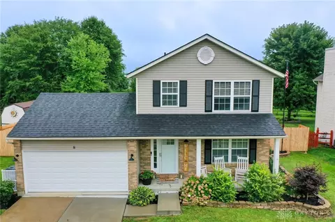 8 Pond Ln, Amelia, OH 45102