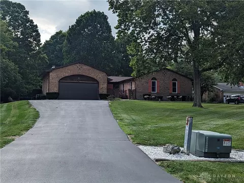 3658 Winston Ln, West Alexandria, OH 45381
