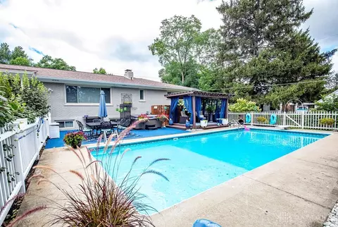9718 Leacrest Rd, Cincinnati, OH 45215 photo 18