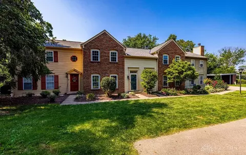 25 Woodsview Ln, Sharonville, OH 45241
