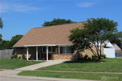 5493 Storck Dr, Huber Heights, OH 45424