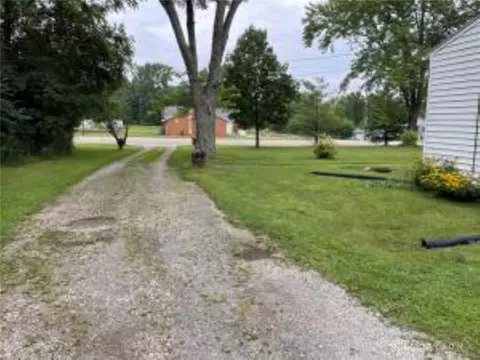 2421 E Home Rd, Springfield, OH 45503 photo 4