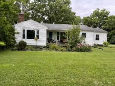 2421 E Home Rd, Springfield, OH 45503