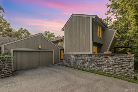 18 Locust Hill Rd, Cincinnati, OH 45245