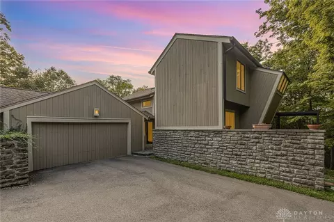 18 Locust Hill Rd, Cincinnati, OH 45245