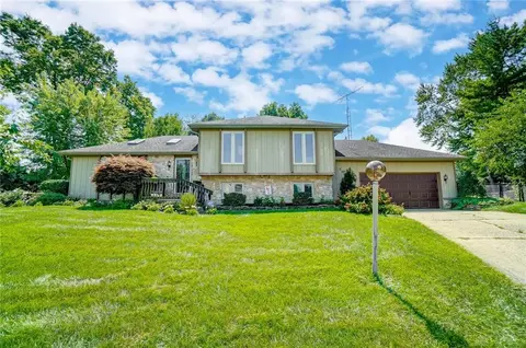 1008 Pembury Pl, Troy, OH 45373