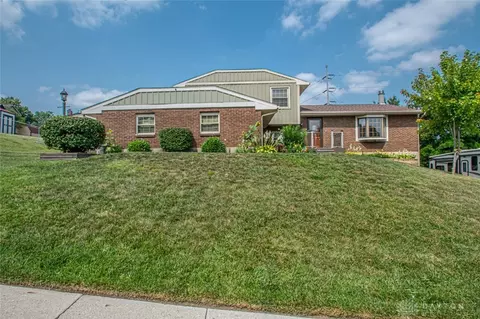 2219 Robinhood Dr, Miamisburg, OH 45342