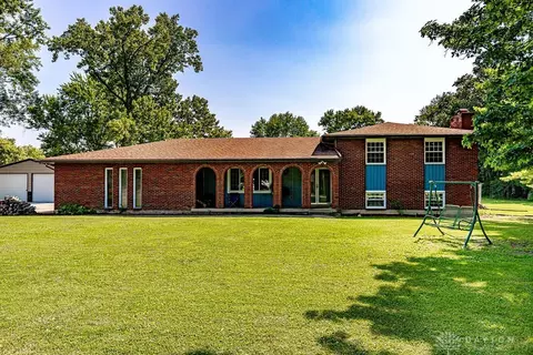 198 S Snyder Rd, New Lebanon, OH 45345