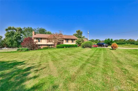5621 S Tecumseh Rd, Springfield, OH 45502 photo 2