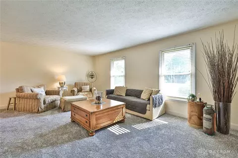 5621 S Tecumseh Rd, Springfield, OH 45502 photo 6