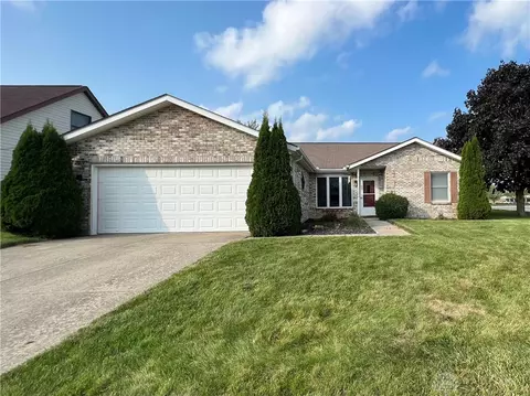 2515 Saint Andrews Dr, Troy, OH 45373