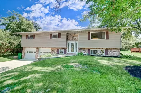 6006 Verdi Dr, Dayton, OH 45449