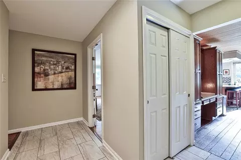 522 Riddle Rd, Cincinnati, OH 45231 photo 4