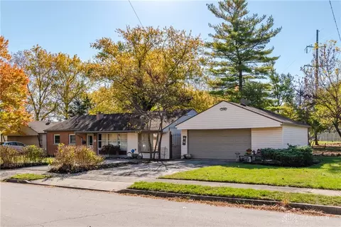 107 Maple Gardens Dr, Englewood, OH 45322