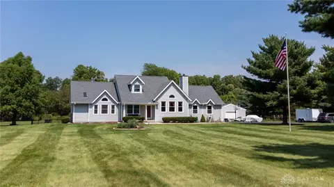 820 W Sparrow Rd, Springfield, OH 45502