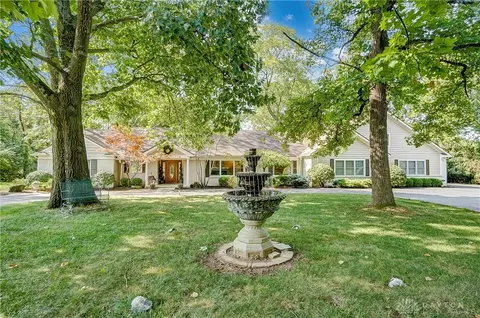 4321 Trails End Dr, Dayton, OH 45429