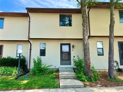 300 Oak Creek Ct #16, Fairfield, OH 45014
