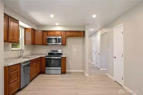 806 Picket Way, Cincinnati, OH 45245 photo 7